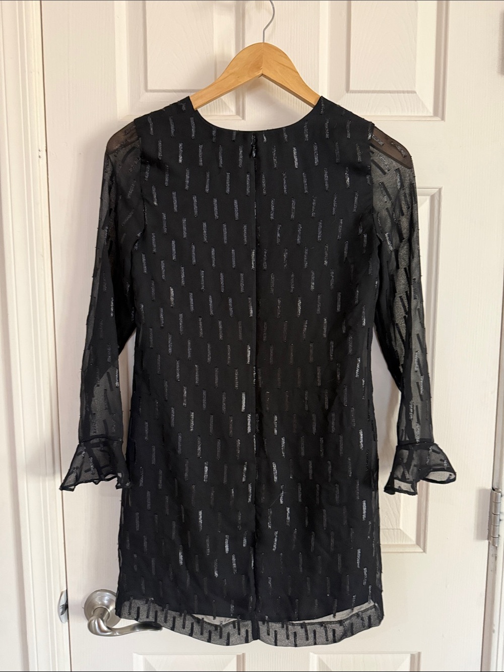 Banana Republic Ruffle Cuff Shift Dress in Black with Metallic Size 00P - Picture 5 of 6